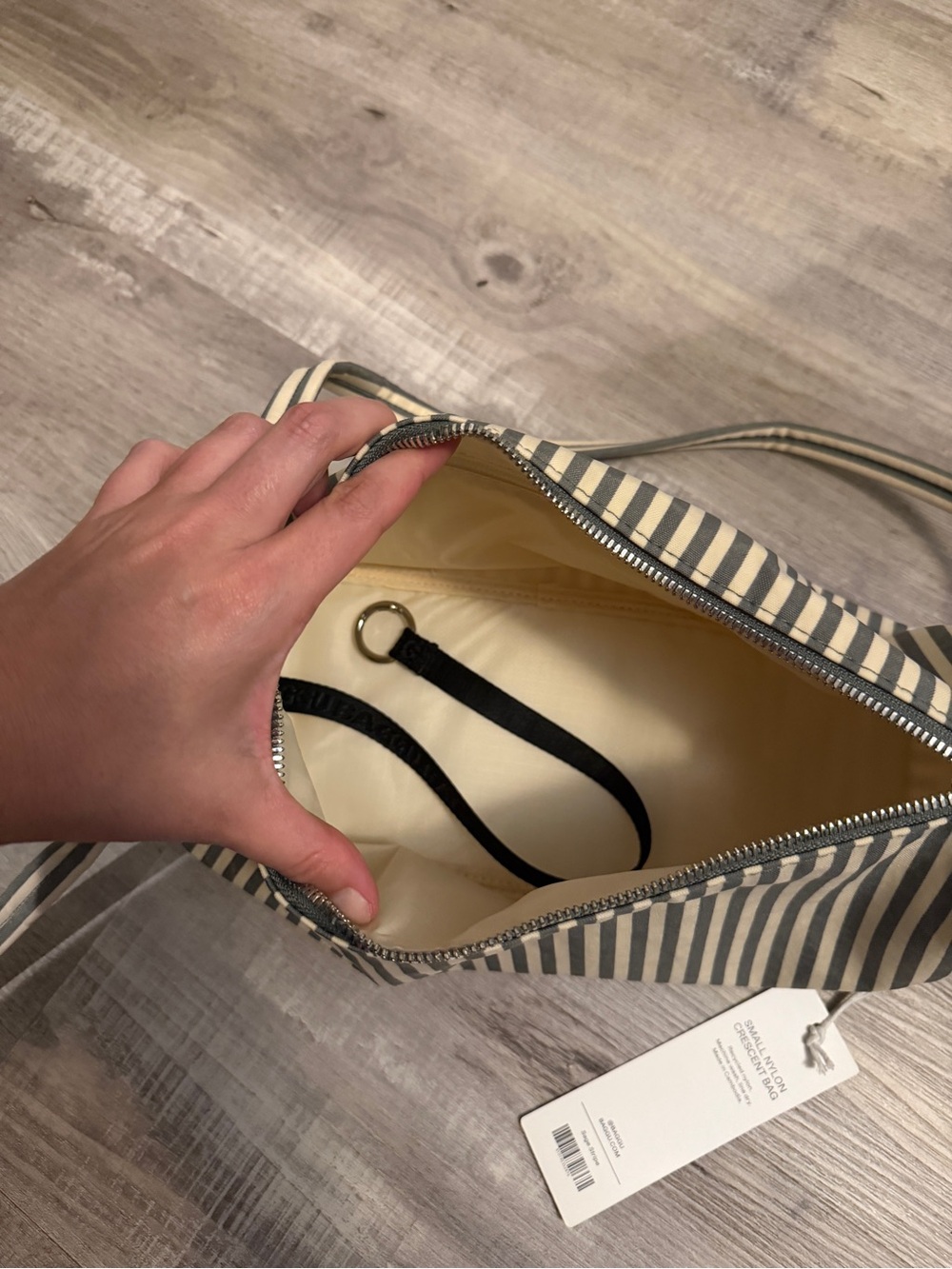 BAGGU Nylon Loaf Bag in Sage Stripe - Picture 6 of 6